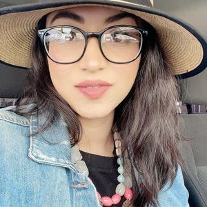 Meet your Posher, Denis